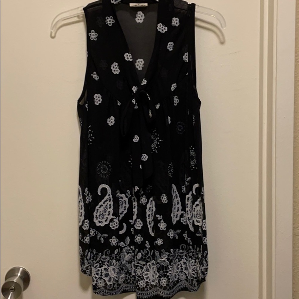 Sleveless blouse